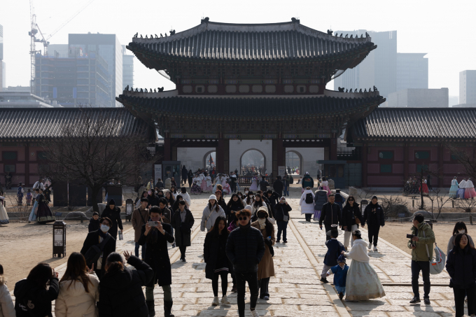 설 연휴에 광화문, 4대궁, 왕릉 등의 문화유적지에서 다양한 행사를 개최한다. 사진은 지난 2일 서울 종로구 경복궁에 외국인 관광객들이 붐비는 모습. /사진=뉴스1 