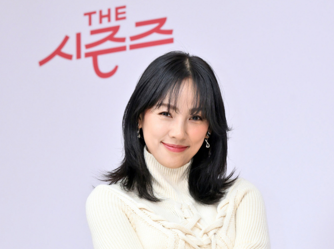 배우 이효리의 음악 토크쇼 후속으로 이영애의 토크쇼를 기획중인 것으로 알려졌다. 사진은 지난 1월 온라인 생중계로 열린 KBS2 '더 시즌즈-이효리의 레드카펫' 제작발표회에서 포즈를 취한 가수 이효리. /사진=KBS 제공