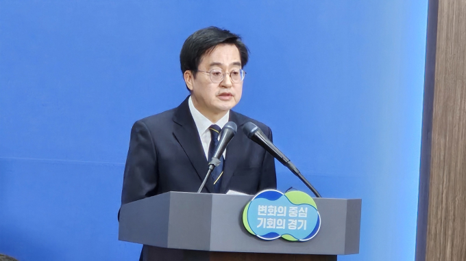 김동연 경기도지사가 5일 오전 경기도 수원시 경기도청에서 열린 경기도 동북권 공공의료원 설립 계획 발표 기자회견에서 취재진 질문에 답하고 있다. / 사진=김동우 기자
