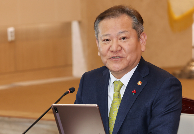 이상민 행정안정부 장관이 전국 지방자치단체장들에게 공명선거 분위기 조성을 위한 관심과 협조를 당부했다. 사진은 지난 1월24일 중앙안전관리민관협력위원회 민간위원 위촉식 및 전체회의에 참석한 이 장관의 모습. /출처=뉴스1