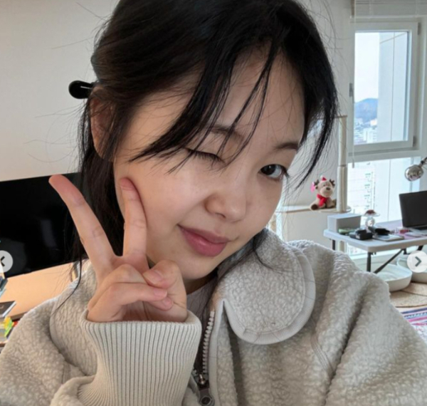가수 미노이가 라이브 방송에서 눈물을 보이며 장문의 글을 게재했다. /사진=미노이 개인 인스타그램 계정