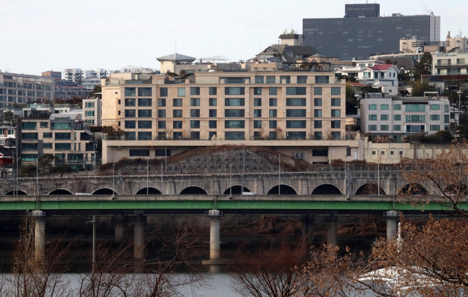 서울 용산구 한남동의 '장학파르크한남'이 지난해 180억원에 거래되며 서울에서 최고가로 거래된 주택으로 기록됐다. 사진은 서울 용산구 한남동 파르크한남의 모습. /사진=뉴스1 