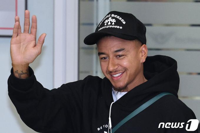 전 맨체스터 유나이티드 공격수이자 잉글랜드 대표팀 윙어였던 제시 린가드가 5일 오후 인천국제공항 2터미널을 통해 입국하고 있다. 린가드는 맨유 유스에서 성장해 1군까지 올라온 프랜차이즈 스타 출신으로 한때 맨유의 핵심 선수로 활약했다. 린가드는 지금까지 K리그에 입성했던 선수 중 이름값으로만 따지면 최고의 스타 플레이어로 꼽힌다. 2024.2.5/뉴스1 ⓒ News1 신웅수 기자