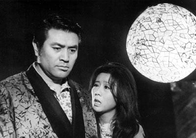 윤여정과 함께 영화 '충녀'(1972)에 출연한 고 남궁원/'충녀' 스틸 컷