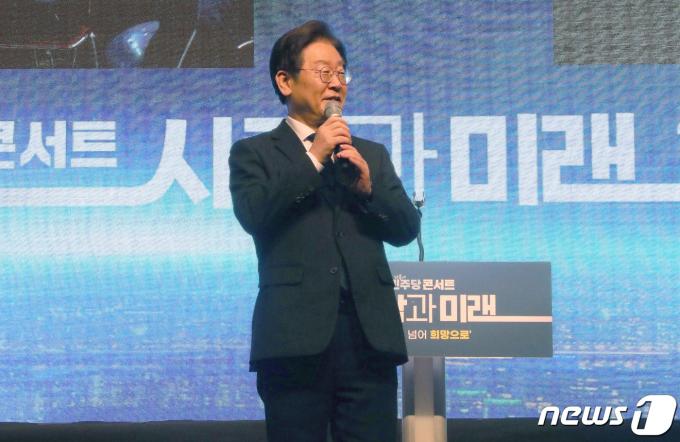 [사진] 광주서 열린 영입인재 콘서트 참석해 발언하는 이재명 대표