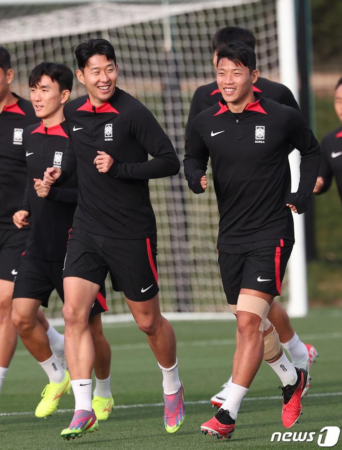 [사진] EPL 듀오 손흥민·황희찬