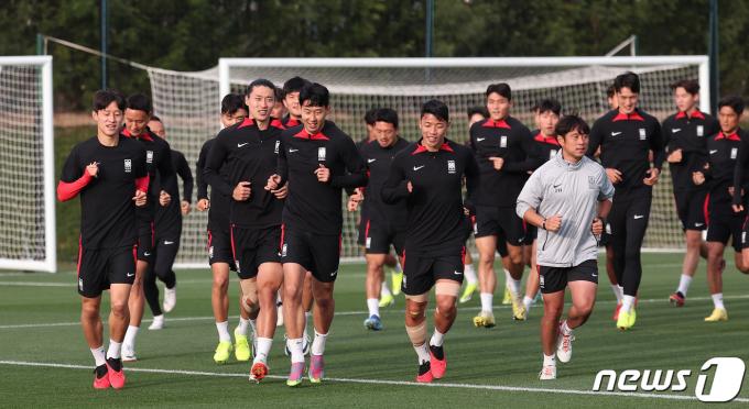 [사진] 우승 위해 달리는 축구대표팀