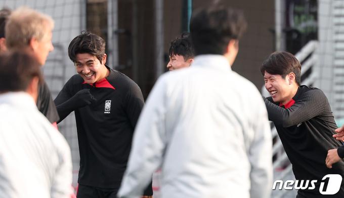 [사진] 미소 짓는 설영우·정우영·이강인