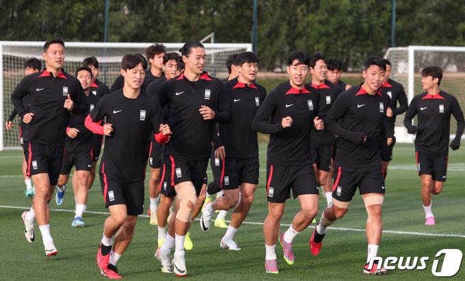 [사진] 우승 위해 달리는 축구대표팀