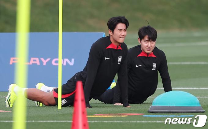 [사진] 설영우·이강인, 스트레칭