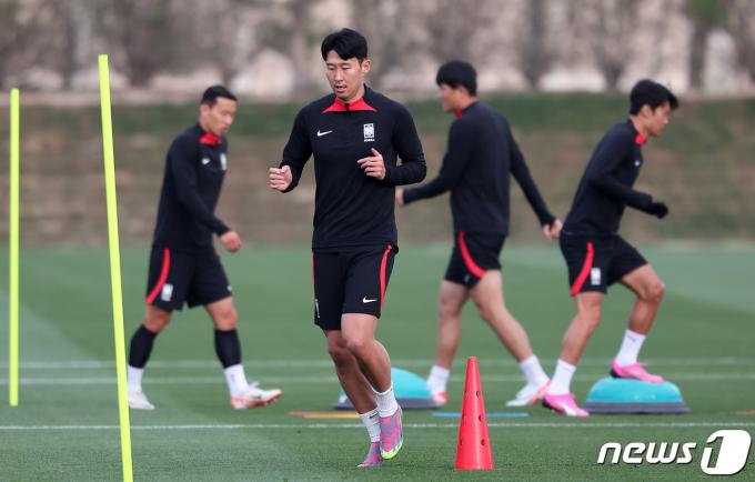 [사진] 훈련 집중하는 손흥민