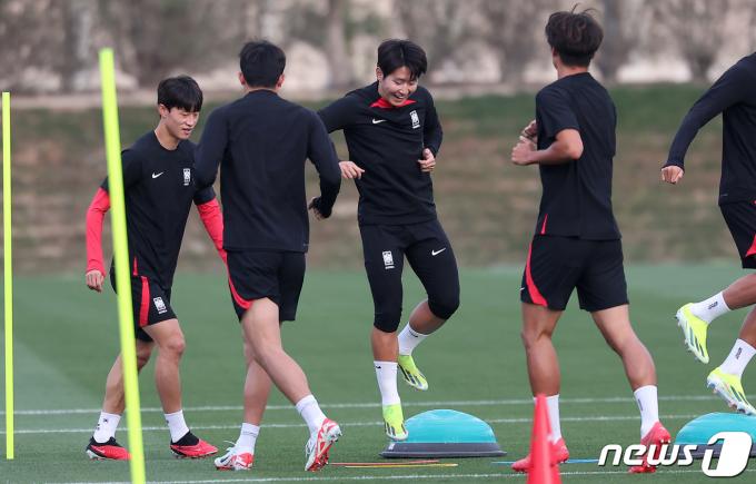 [사진] 즐겁게 훈련하는 이강인