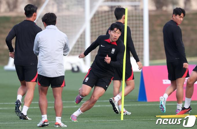 [사진] 훈련 집중하는 손흥민