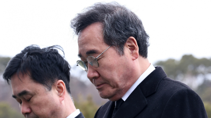이낙연 새로운미래 공동대표가 6일 CBS 라디오 김현정의 뉴스쇼에 출연해 공동 창당 협상과정에서 이 대표의 대선 불출마 요구는 없었다고 주장했다. 사진은 전날 이 대표가 서울 동작구 국립서울현충원에서 참배하는 모습. /사진=뉴스1
