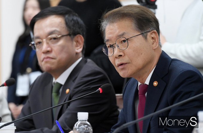 [머니S포토] 정부 