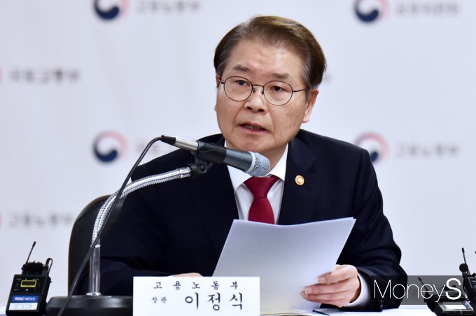[머니S포토] 이정식 