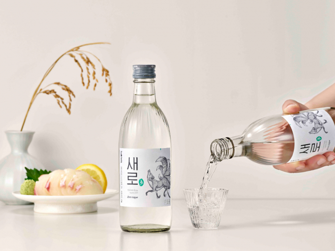 롯데칠성음료가 지난해 매출 3조2247억원을 기록하며 처음으로 '3조 클럽'에 가입했다. 사진은 롯데칠성음료의 주요 제품인 소주 '새로'. /사진=롯데칠성음료