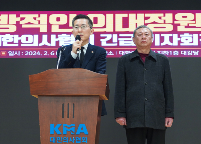 정부가 의대 정원 확대안을 공개하자 이필수 대한의사협회 회장이 사퇴 의사를 표명했다. /사진=대한의사협회