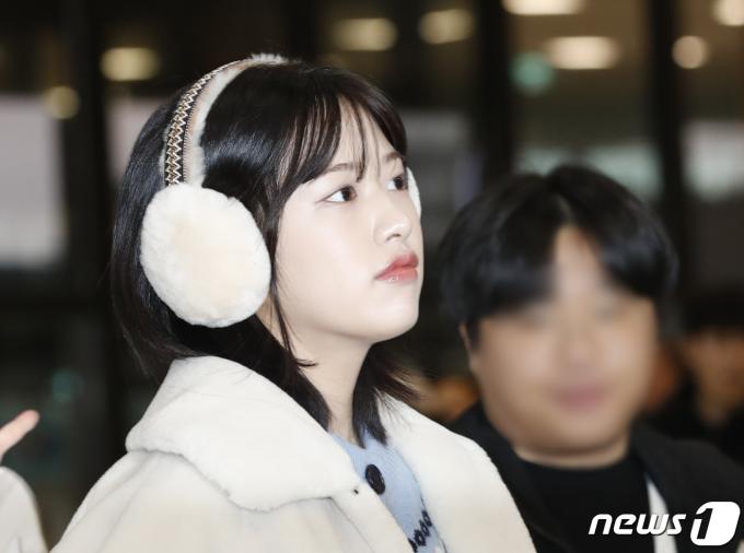 [사진] 안유진, 청춘 영화의 한 장면처럼