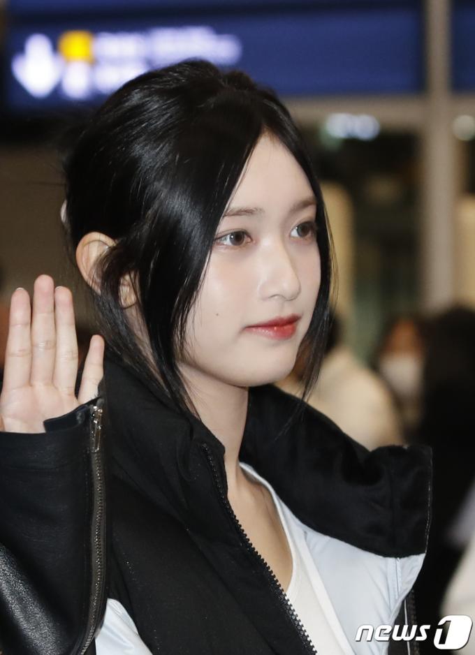 [사진] 이서, 샤랄라 꽃미모