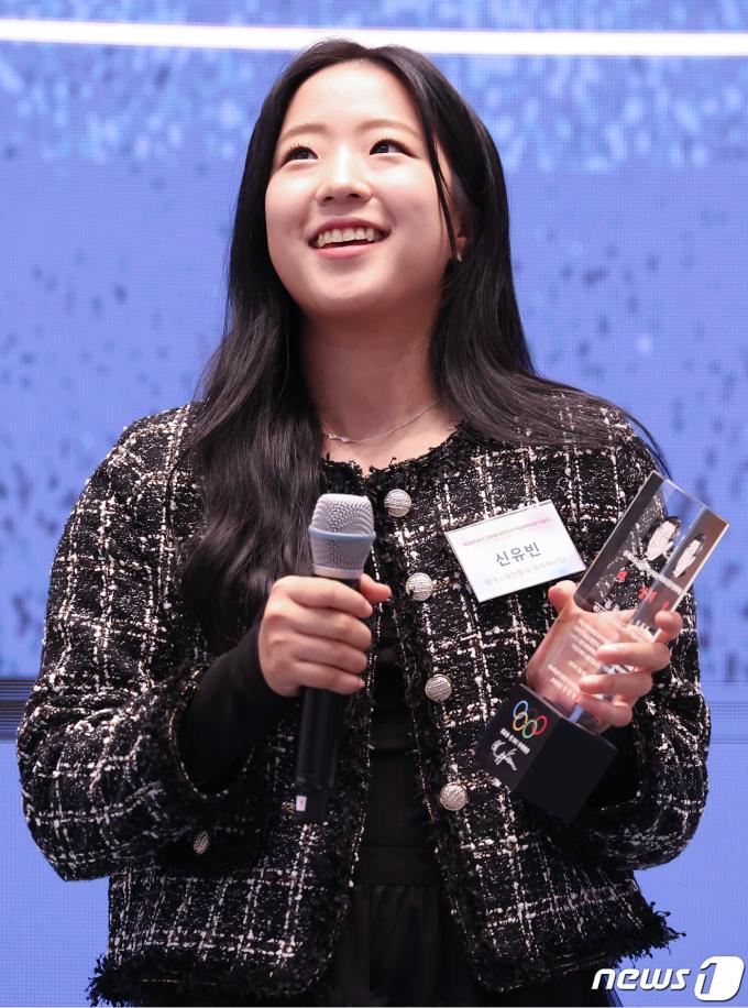 [사진] 윤곡상에서 대상 품은 '삐약이' 신유빈