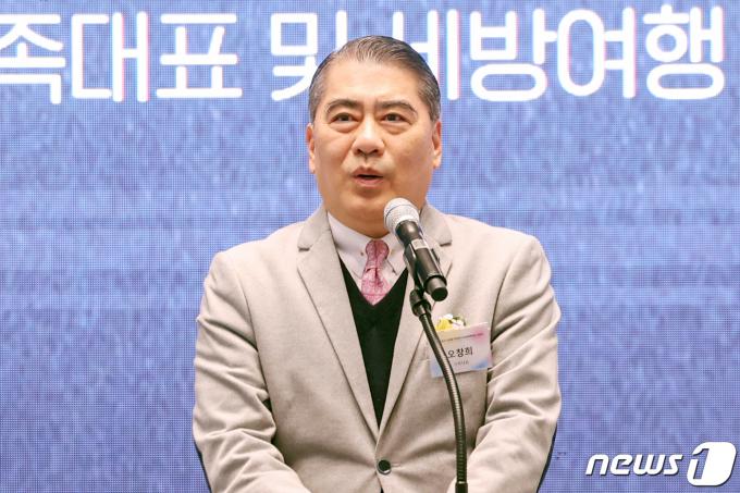 김운용 전 IOC 부위원장의 사위 오창희 세방여행 회장이 6일 오후 서울 용산구 드래곤시티 그랜드 머큐어 호텔에서 열린 '제34회 윤곡 김운용 대한민국 여성체육대상'에서 인사말을 하고 있다. '2024.2.6/뉴스1 ⓒ News1 민경석 기자