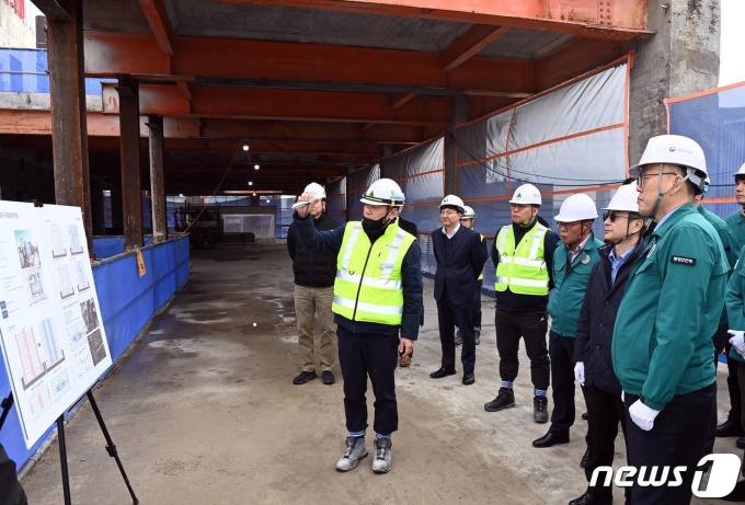 [사진] 이한경 본부장, 민간건축물 최초 내진보강 지원 현장방문