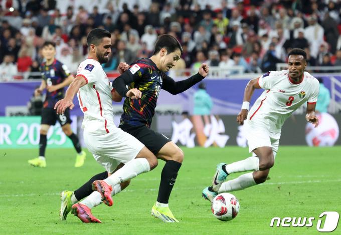 [사진] 고군분투 이강인