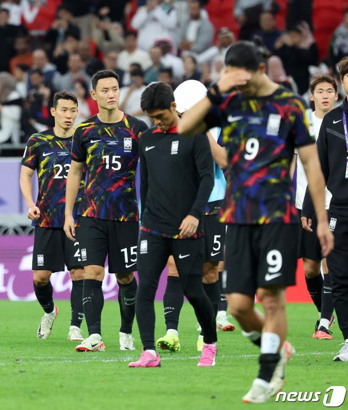 [사진] '유효슈팅 0' 고개 떨군 축구대표팀