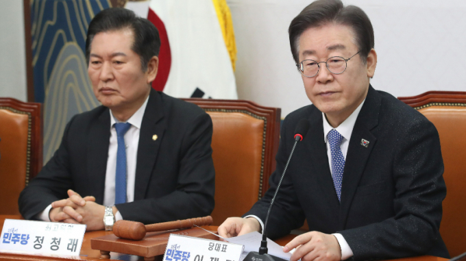 이재명 더불어민주당 대표가 7일 오전 서울 여의도 국회에서열린 최고위원회의에서 준연동형 유지와 함께 위성정당을 만들겠다고 한 것과 관련해 사과하면서 화살을 국민의힘으 돌렸다. 사진은 이날 오전 최고위원회의에서 발언하는 이 대표. /사진=뉴스1