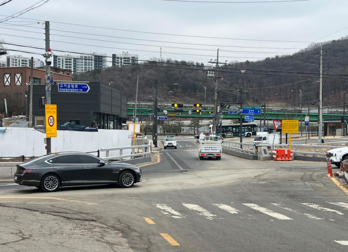 용인특례시가 고기교 확장공사의 조기 착공을 위해 경기도가 하천기본계획 변경과 교통영향분석을 조속히 진행해달라고 요구했다. 사진은 고기교 전경. / 사진제공=용인특레시