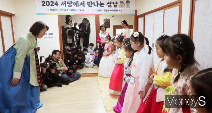 ▲ 서당에서 만나는 설날, 새해 예절교육 받는 꼬마숙녀들 