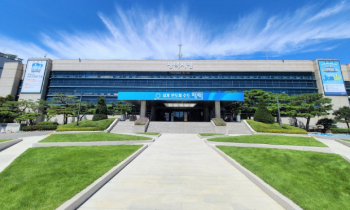  평택시(시장 정장선)가 풍요로운 성장을 위한 새로워진 여성·다문화·보육 정책 펼친다. 사진은 평택시청사 전경. / 사진제공=평택시