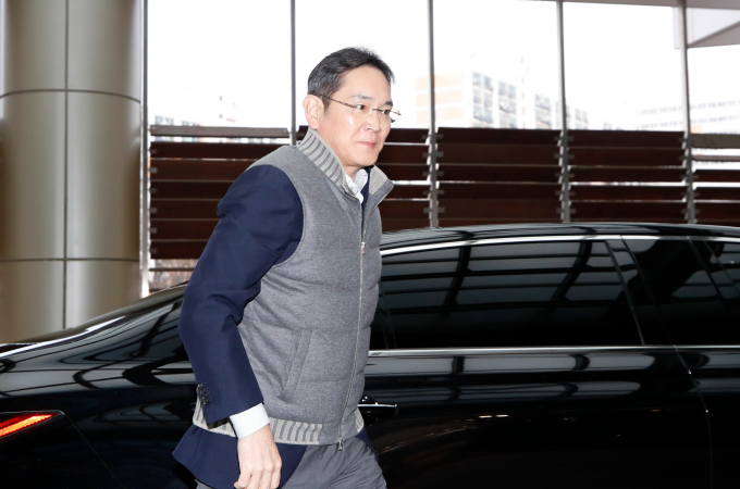 이재용 삼성전자 회장이 6일 오후 김포국제공항을 통해 UAE 수도 아부다비로 출국하고 있다. / 사진=뉴스1