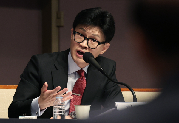 7일 한동훈 국민의힘 비상대책위원장이 위성정당 창당을 철회할 뜻이 없다고 밝혔다. 사진은 이날 오전 서울 중구 프레스센터에서 열린 관훈클럽 초청 토론회에서 질문에 답변하는 한 위원장. /사진=뉴스1