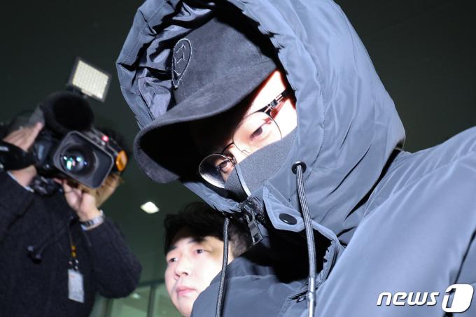 암호화폐 '테라·루나 폭락 사태'를 일으킨 한창준 테라폼랩스 이사가 6일 오후 인천국제공항 2터미널을 통해 송환되고 있다.  2024.2.6/뉴스1 ⓒ News1 신웅수 기자