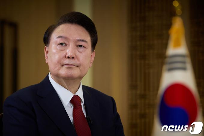 [사진] 생각에 잠긴 윤 대통령