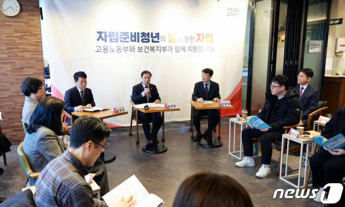 [사진] 이성희 노동부 차관, 자립준비청년 지원 현장방문