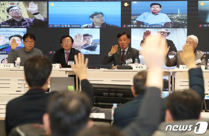 [사진] 의협 긴급 임시대의원총회, 비대위 설치 안건 표결