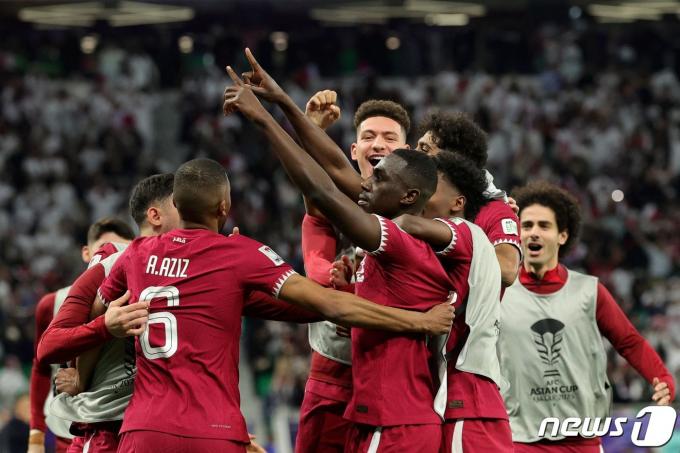 아시아축구연맹(AFC) 아시안컵 디펜딩 챔피언 카타르가 2연속 결승에 진출했다. ⓒ AFP=뉴스1