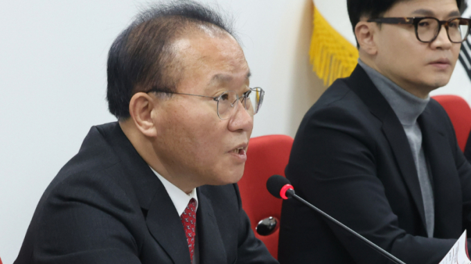 윤재옥 국민의힘 원내대표가 8일 서울 여의도 중앙당사에서 열린 비상대책위원회의에서 준연동형 비례제와 관련해 국민을 기만하는 정치공학 수단이라고 비판했다. 사진은 이날 비대위원회의에서 발언하는 윤 대표. /사진=뉴스1 