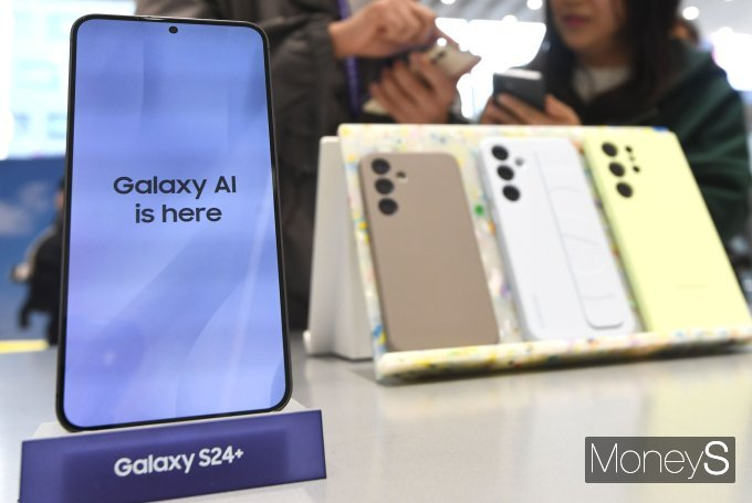 사진은 지난 1월18일 서울 서마포구 삼성전자서비스 홍대휴대폰센터에 갤럭시S24 시리즈가 전시돼 있는 모습. /사진=장동규 기자