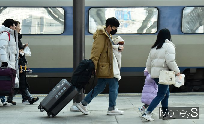 [머니S포토] 설연휴 하루 앞, 마음은 이미 고향집에…