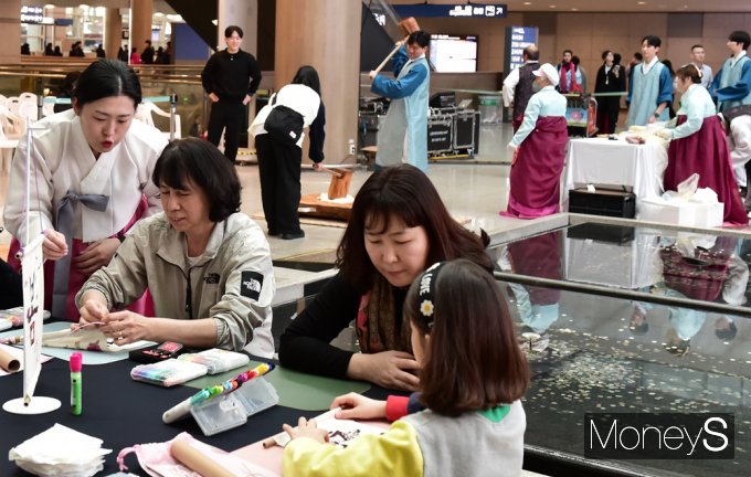 [머니S픽] 대명절 코앞, 인천공항에서 즐기는 '설날 날아龍' 세시절 행사