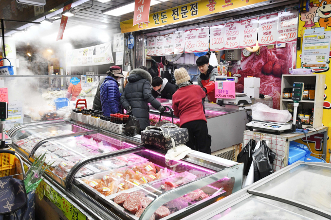 신천동에 있는 시흥 대표 전통시장인 '삼미시장' 설맞이로 모처럼 활기가 가득했다. / 사진제공=시흥시