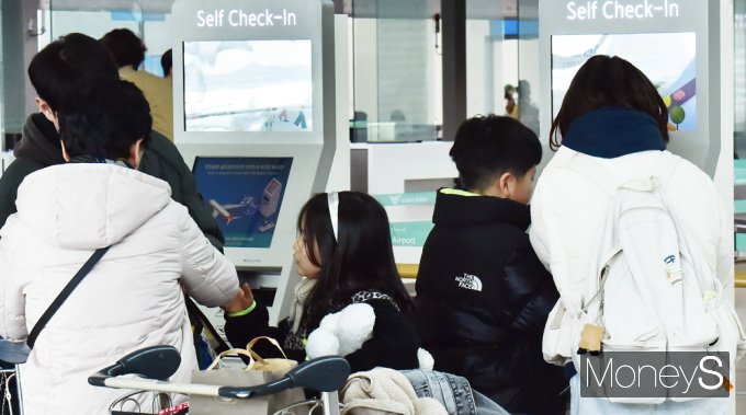 [머니S픽] 대명절 '설 연휴' 앞두고 인천공항 북적북적