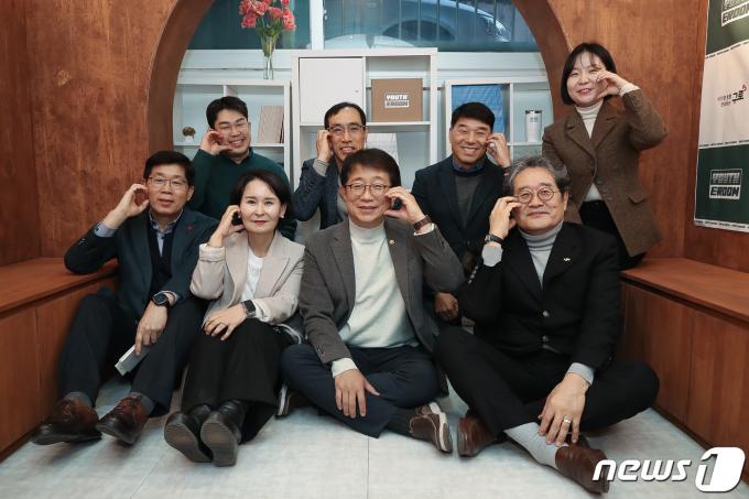[사진] 반지하 활용 청년 창업공간 찾은 박상우 국토교통부 장관