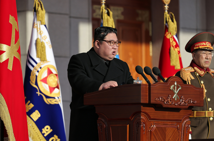 김정은 북한 국무위원장이 건군절 행사에 참석해 한국을 제1적대국으로 규정했다. 김정은 북한 국무위원장./평양 노동신문=뉴스1