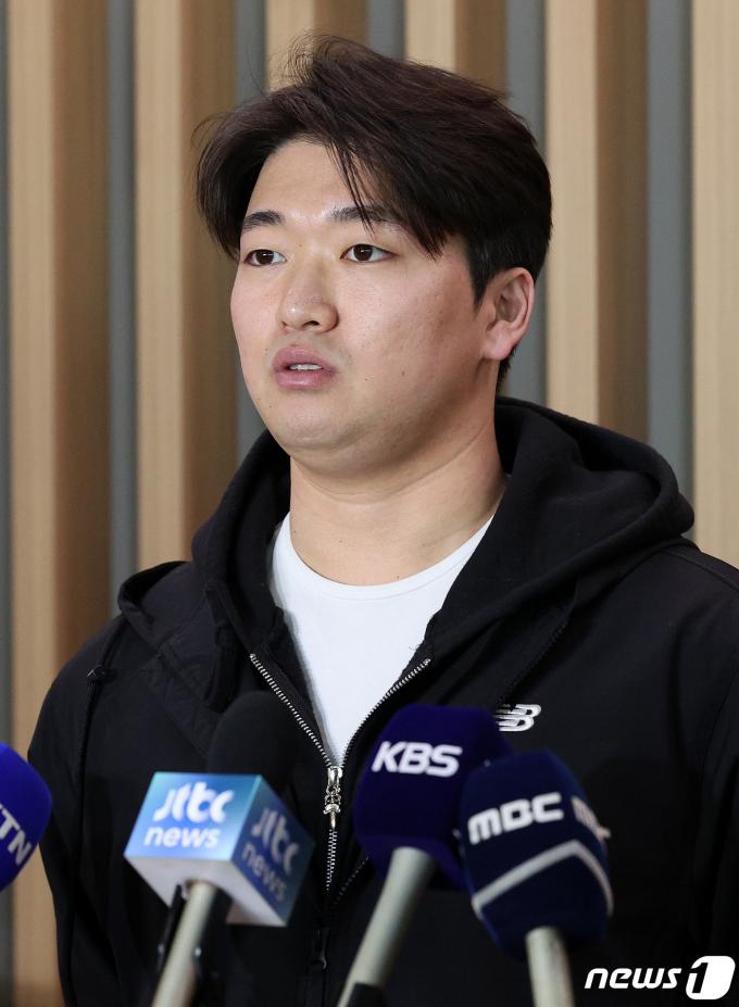 [사진] 출국 전 인터뷰하는 샌디에이고 고우석