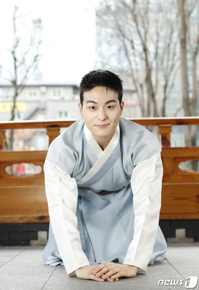 [사진] 정건주, 큰절로 새해 인사